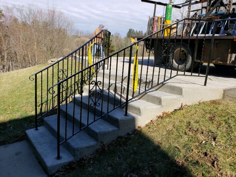 Curved Railing – Lux Iron Works